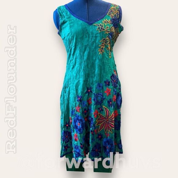 Kurti with Embroidered Flowers, Fitted Pants and Dupatta - Size Extra Small - Sm - Picture 3 of 12